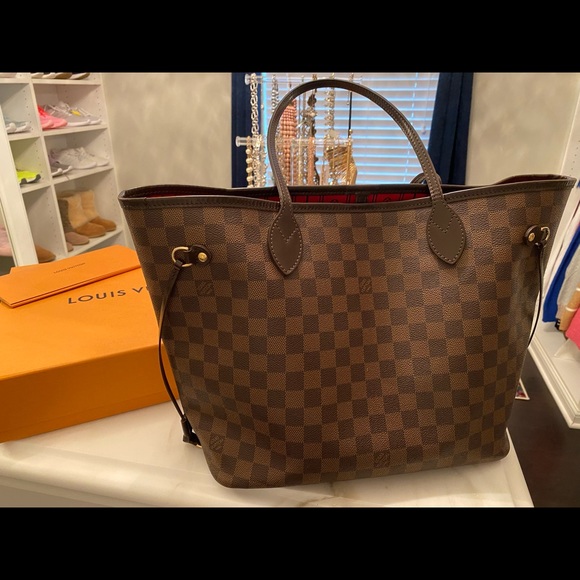 Louis Vuitton Handbags - Louis Vuitton mm neverfull bag